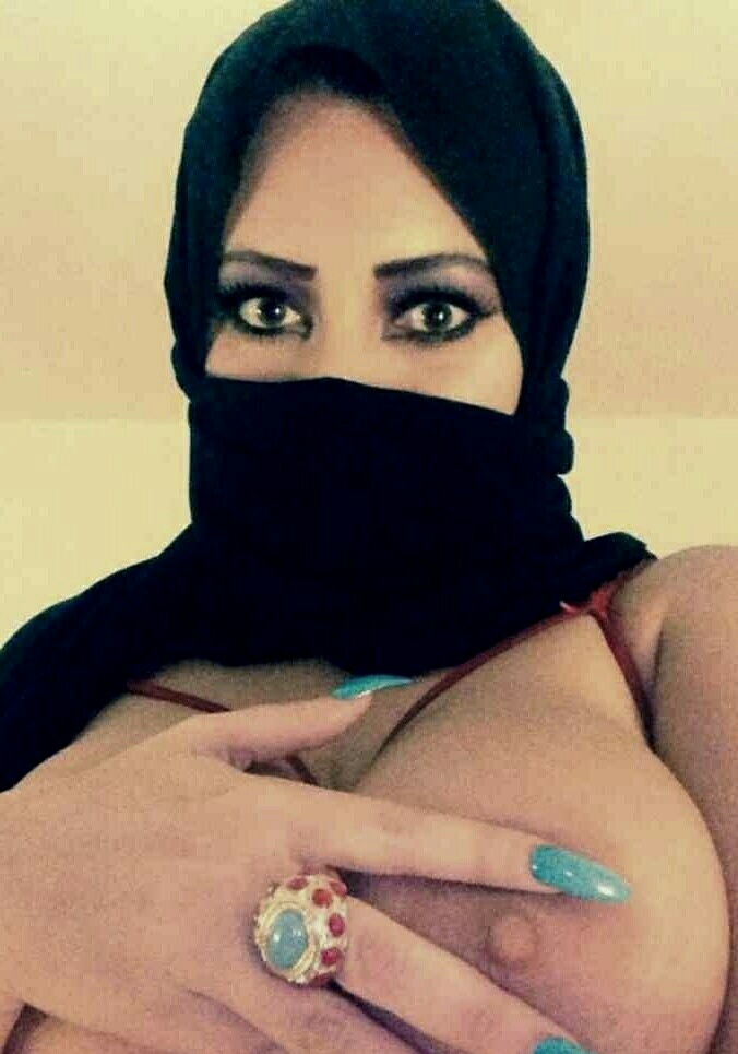 Busty Middle Eastern Escort Shesfreaky