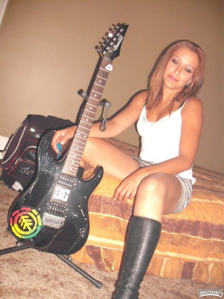 Canadian Bitch And Her Guitar Shesfreaky 8830