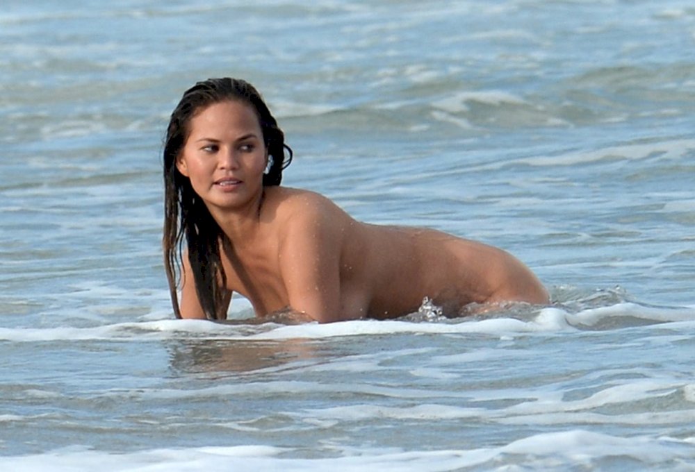 Chrissy Teigen Shesfreaky