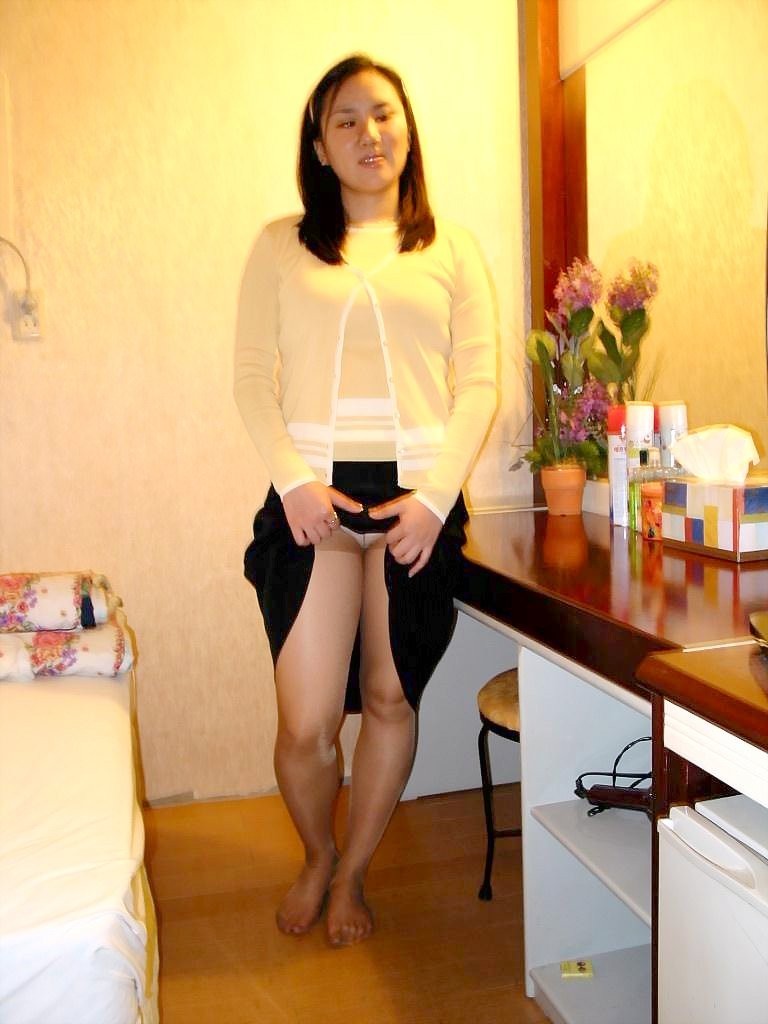 Korean MILF Nude At Hotel