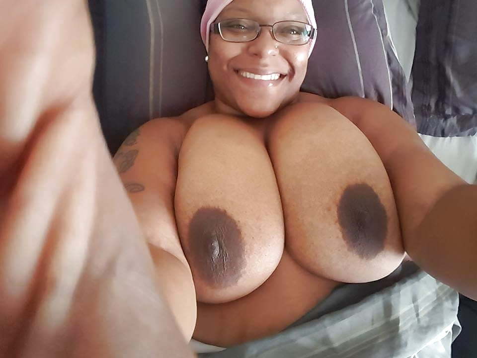 Nice Milf Showing Them Big Tits Shesfreaky