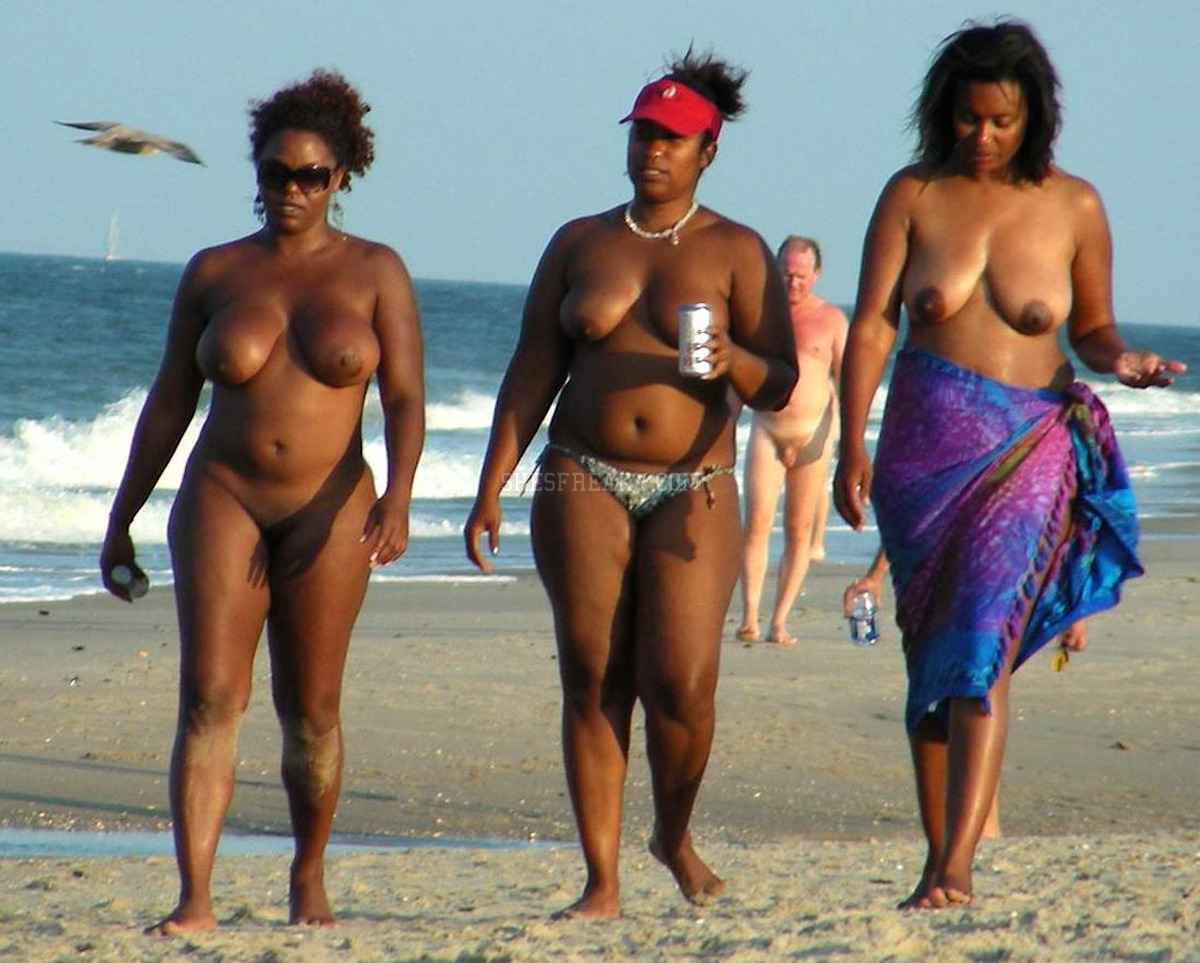 Beach Ebony Naked - Nude Beach Ebonies - ShesFreaky