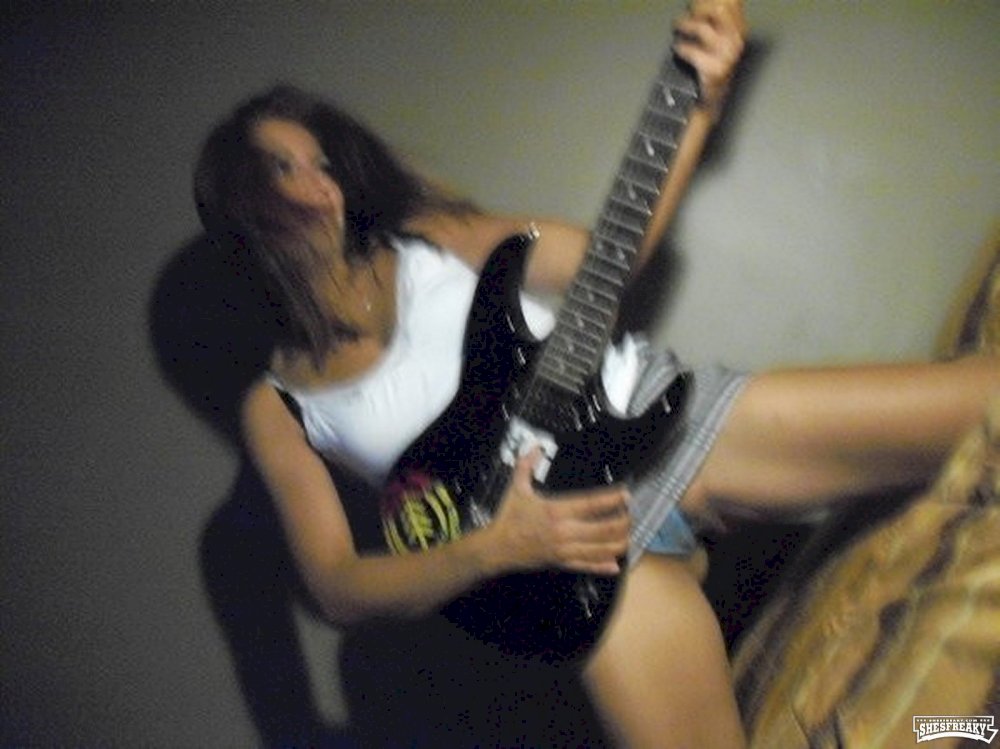 Canadian Bitch And Her Guitar Shesfreaky 8838