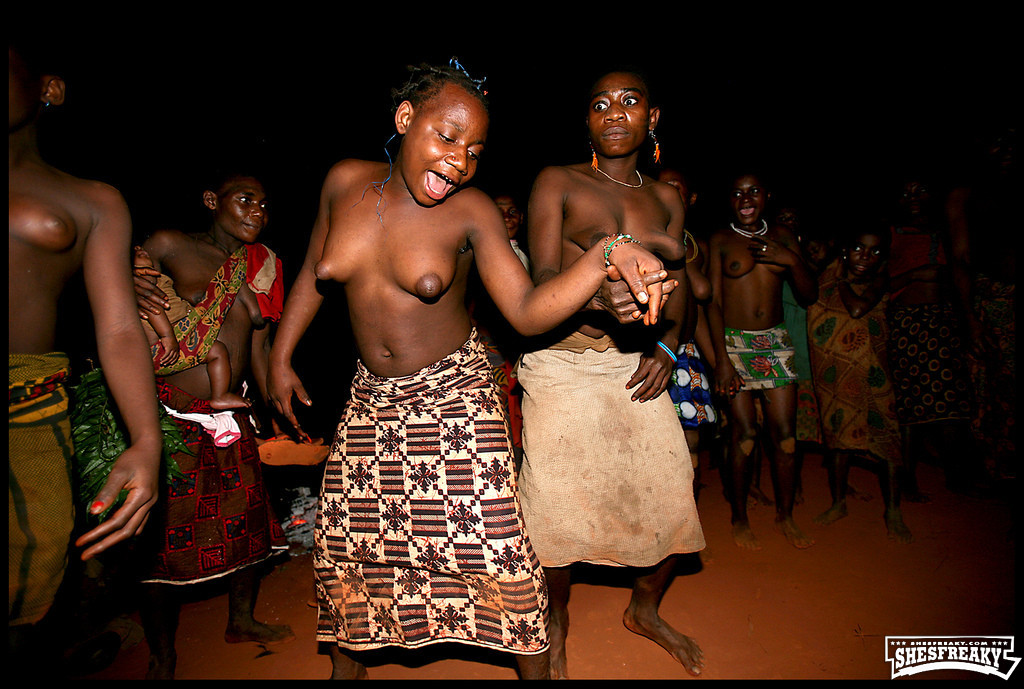 Tribu Africana Baile Al Aire Libre Desnudo Foto Porno